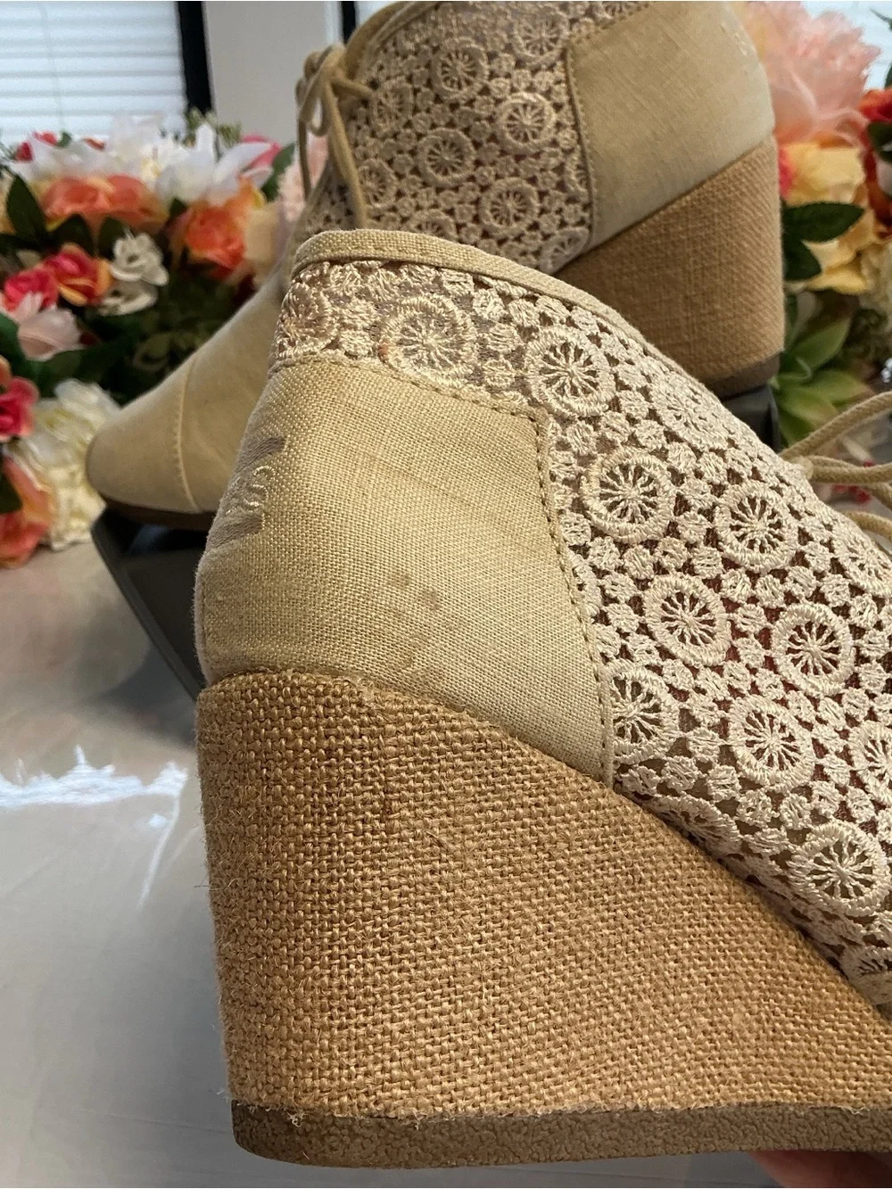 Skechers BOBS Desert Kiss Lace Crochet Canvas Wedge Booties Natural Size 10